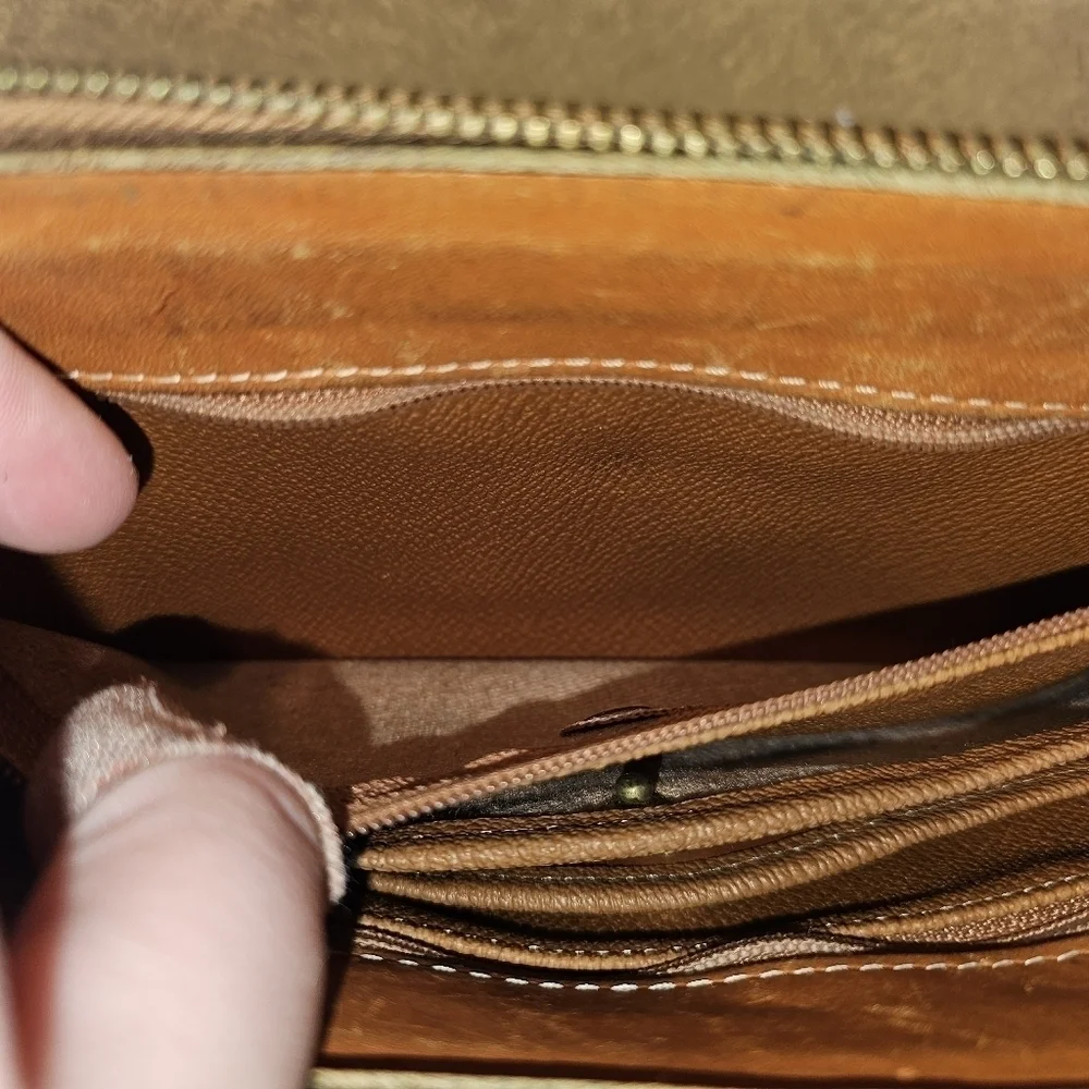 Dooney & Bourke classic dooney